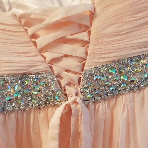ANNYLEE XS Peachy Prom, Bridesmaid Dress with Rhinestones and Ribbon Tied Back - Picture 4 of 5